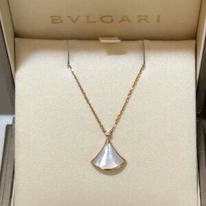 BVLGARI DIVAS’ DREAM Collection Women's Fan-Shaped Pendant Necklace in 18K Rose